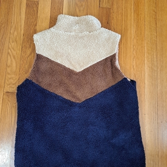 C Brand Women's Large Full Zip Fuzzy Vest Pockets Blue Brown Beige Colorblock - Picture 7 of 10